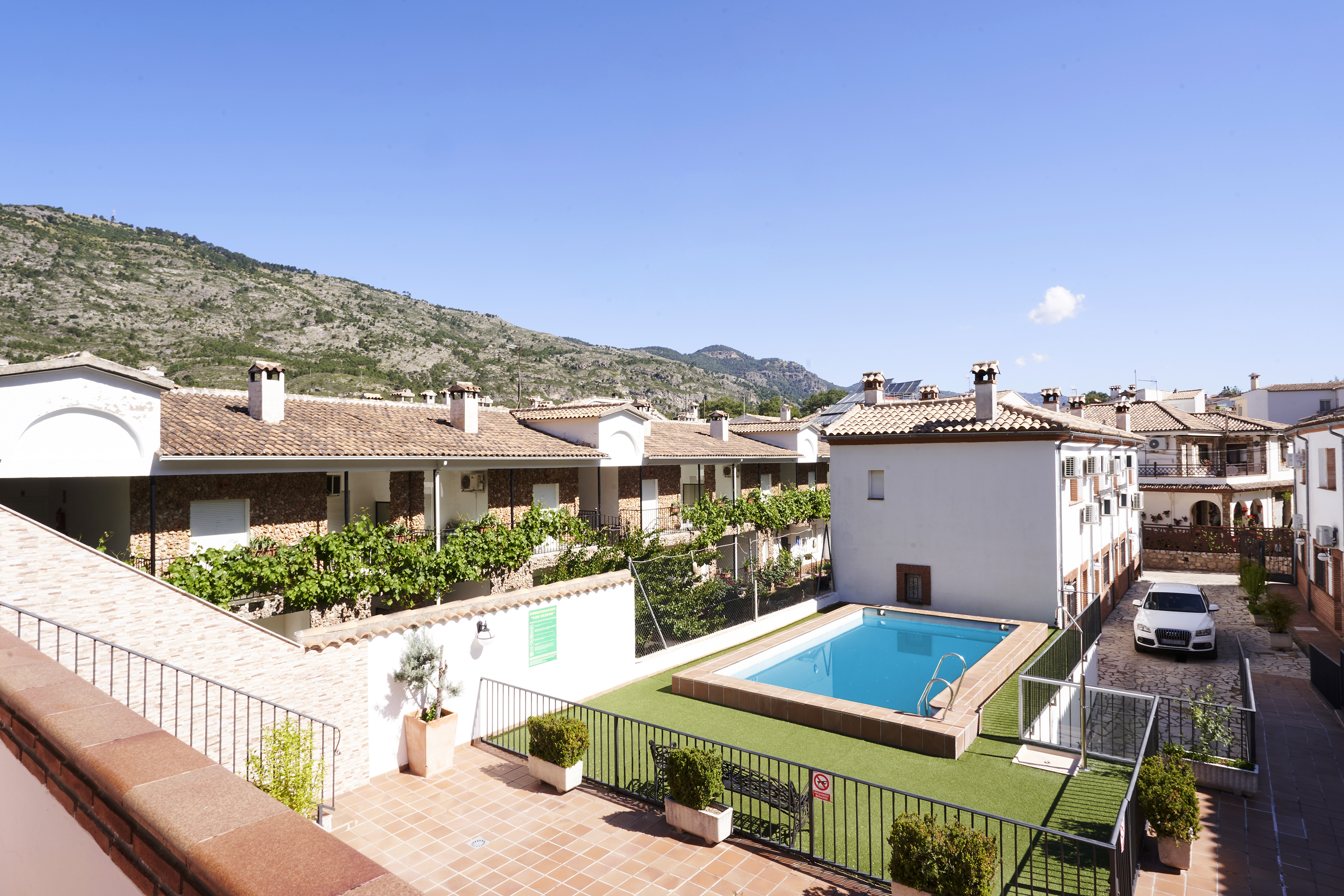Alojamientos Estrella, piscina y montañas